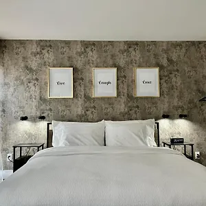 Luxe: Modern Retreat In The City Apartment