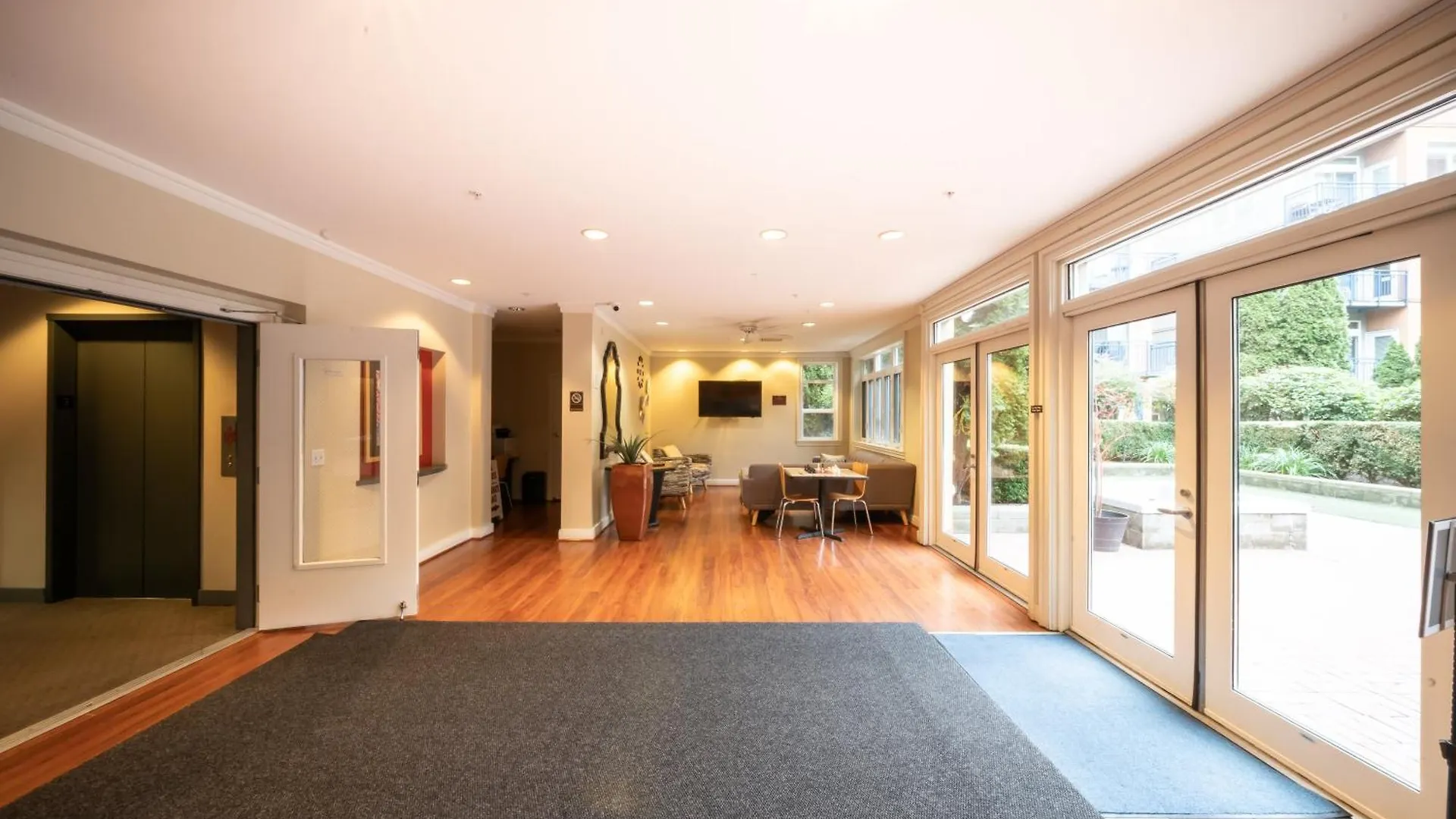 Apartment Space Needle Downtown Modern Top Story Penthouse Seattle